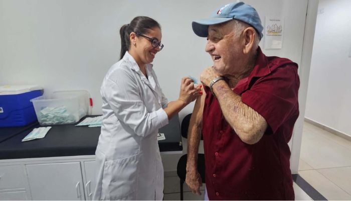  Paraná aplica 153,9 mil doses contra influenza no início da campanha de vacinação 2026 